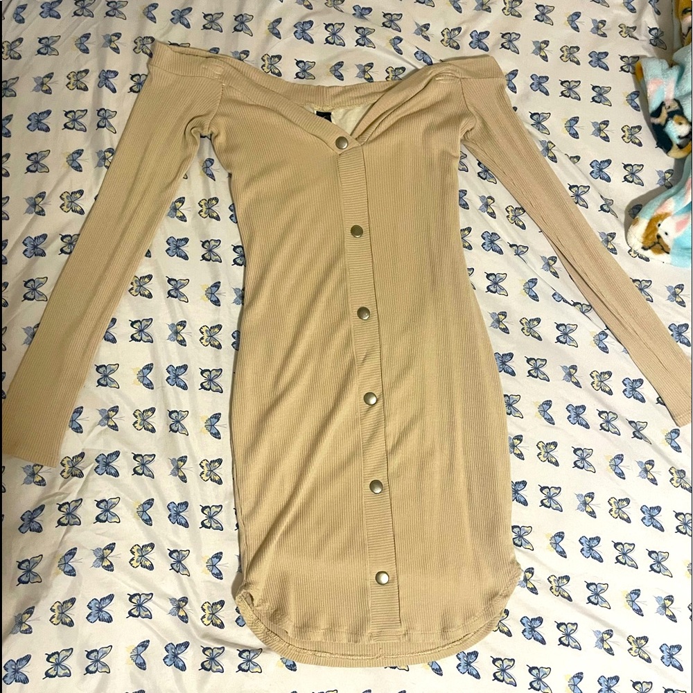 beige long sleeve simple dress. with buttons